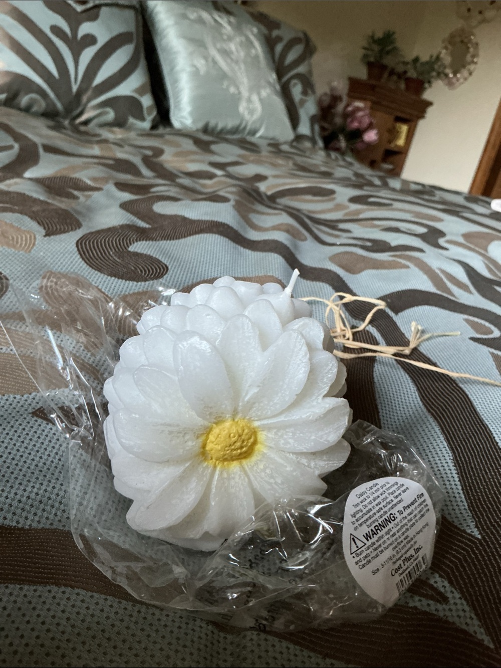 Daisy-Shaped White & Yellow Candle Flowers -One Item - Picture 2 of 6